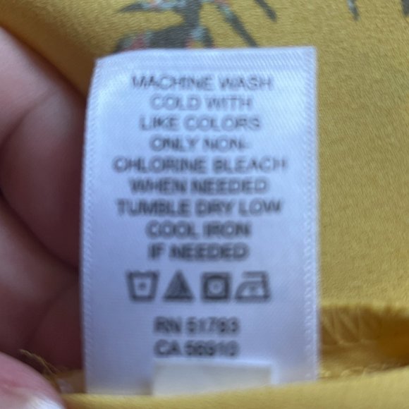 MAURICES | Women's Floral V-Neck Tank Top Yellow Size Small - Picture 7 of 7